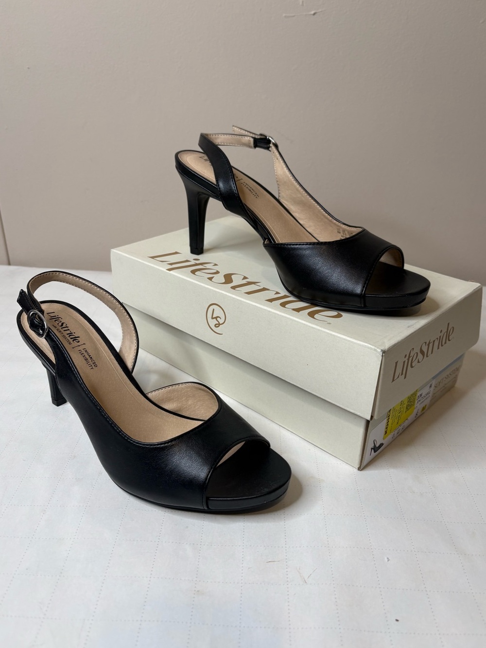 Life Stride Women's sz 8 M Black Teller 2 Slingback Pump NIB (42)